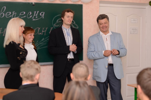 Сын Порошенко добровольно записался в армию и служит в артиллерийском подразделении в зоне АТО Сын Порошенко добровольно записался в армию и служит в артиллерийском подразделении в зоне АТО