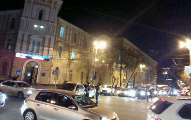 Киев парализован. Метро закрыто, на дорогах 10-балльные пробки Киев парализован. Метро закрыто, на дорогах 10-балльные пробки