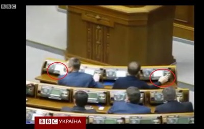 При голосовании за отставку Кожары и Табачника были замечены факты кнопкодавства При голосовании за отставку Кожары и Табачника были замечены факты кнопкодавства