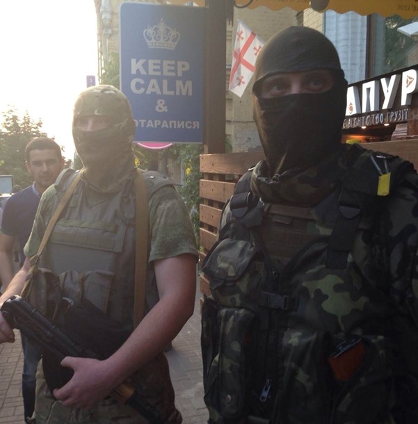 В Киеве неизвестные попытались захватить ресторан В Киеве неизвестные попытались захватить ресторан