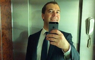 Хакеры отправили Медведева в отставку Хакеры отправили Медведева в отставку