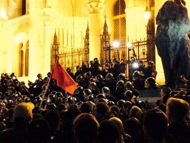 День народного гнева: В центре Будапешта более 10 тысяч людей протестовали против коррупции власти. ФОТОрепортаж+ВИДЕО День народного гнева: В центре Будапешта более 10 тысяч людей протестовали против коррупции власти. ФОТОрепортаж+ВИДЕО
