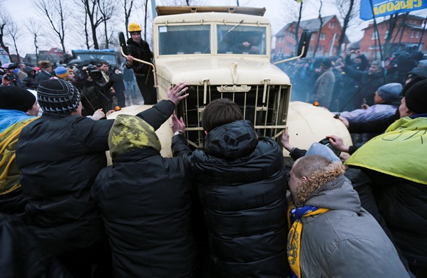 Автомайдан в Межигорье. Фото ключевых событий Евромайдана 10-12 января Автомайдан в Межигорье. Фото ключевых событий Евромайдана 10-12 января