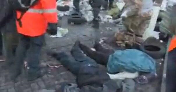 Снимки первых трупов и жертв среди митингующих Снимки первых трупов и жертв среди митингующих