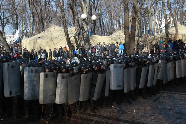 Противостояние в Мариинском парке