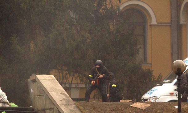 Снайперы во время наступления евромайдановцев Снайперы во время наступления евромайдановцев
