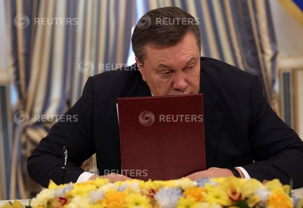Подписание «мирного соглашения» с Януковичем Подписание «мирного соглашения» с Януковичем