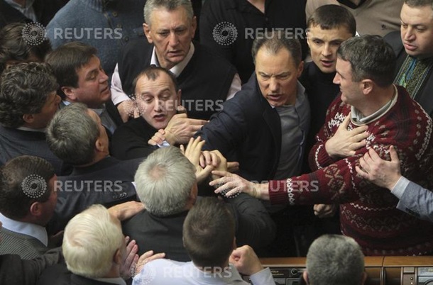 Драка и голосование в Раде Драка и голосование в Раде