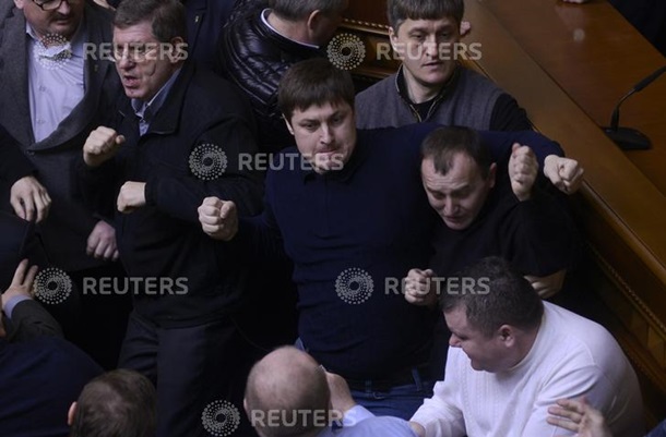 Драка и голосование в Раде Драка и голосование в Раде