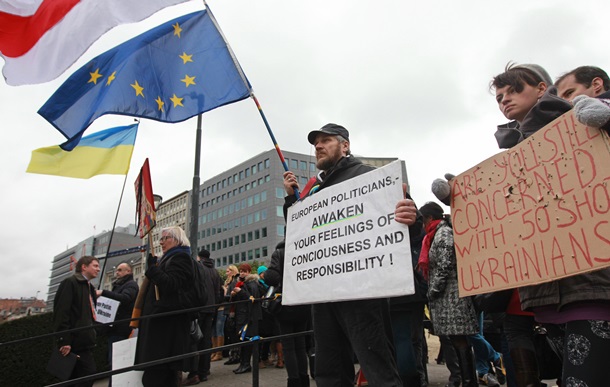 Украинцы вышли на митинги по всему миру Украинцы вышли на митинги по всему миру