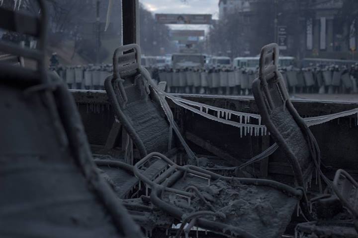 Утренняя роса. В воздухе до сих пор витает запах газа.