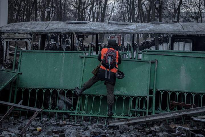 Утренняя роса. В воздухе до сих пор витает запах газа.