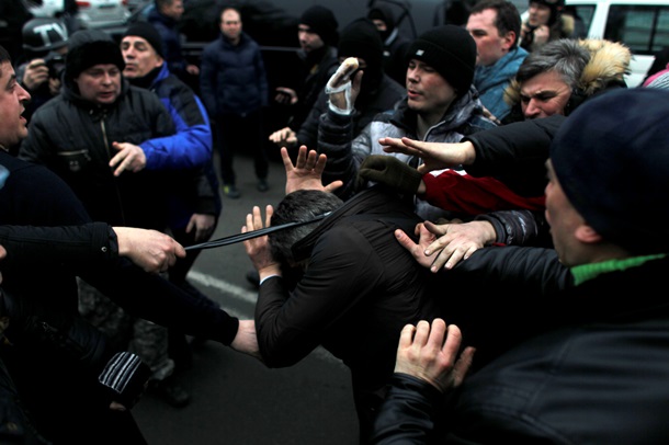 Реакция на появление на улицах Киева депутата-регионала и сторонника ПР Реакция на появление на улицах Киева депутата-регионала и сторонника ПР