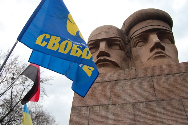 Попытки уничтожить памятник чекистам в Киеве Попытки уничтожить памятник чекистам в Киеве