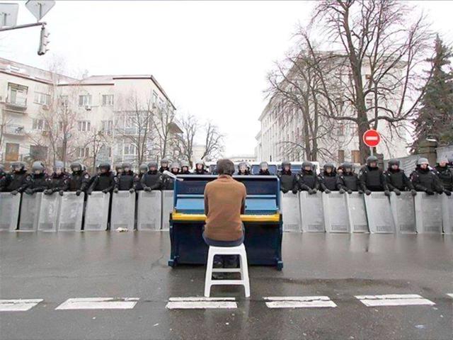 Чтобы никогда не забыть: 60 самых впечатляющих кадров Евромайдана в Киеве. ФОТОрепортаж Чтобы никогда не забыть: 60 самых впечатляющих кадров Евромайдана в Киеве. ФОТОрепортаж