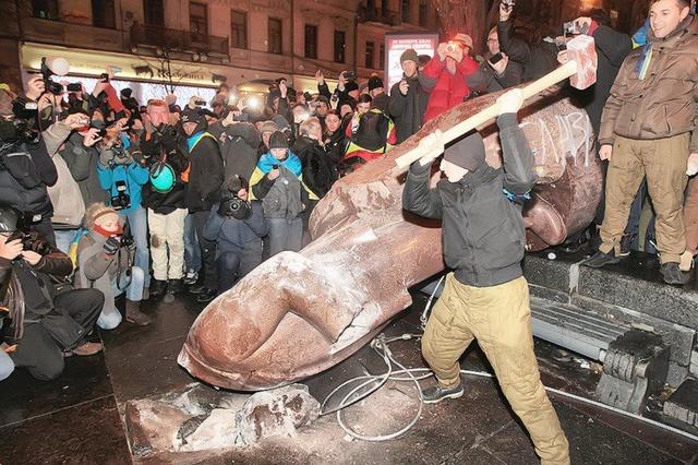 Чтобы никогда не забыть: 60 самых впечатляющих кадров Евромайдана в Киеве. ФОТОрепортаж Чтобы никогда не забыть: 60 самых впечатляющих кадров Евромайдана в Киеве. ФОТОрепортаж