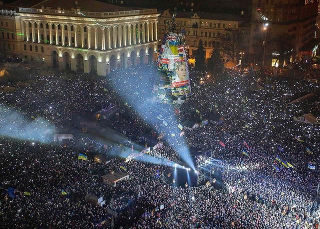 Чтобы никогда не забыть: 60 самых впечатляющих кадров Евромайдана в Киеве. ФОТОрепортаж Чтобы никогда не забыть: 60 самых впечатляющих кадров Евромайдана в Киеве. ФОТОрепортаж