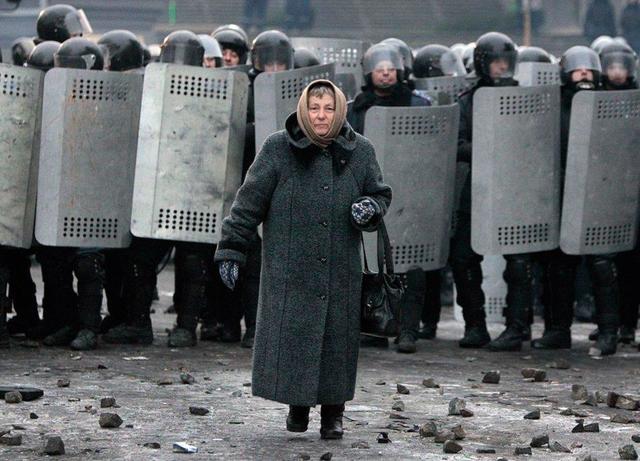 Чтобы никогда не забыть: 60 самых впечатляющих кадров Евромайдана в Киеве. ФОТОрепортаж Чтобы никогда не забыть: 60 самых впечатляющих кадров Евромайдана в Киеве. ФОТОрепортаж