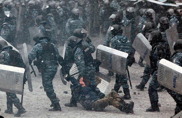 Чтобы никогда не забыть: 60 самых впечатляющих кадров Евромайдана в Киеве. ФОТОрепортаж Чтобы никогда не забыть: 60 самых впечатляющих кадров Евромайдана в Киеве. ФОТОрепортаж