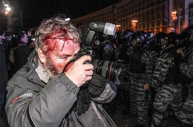 Чтобы никогда не забыть: 60 самых впечатляющих кадров Евромайдана в Киеве. ФОТОрепортаж Чтобы никогда не забыть: 60 самых впечатляющих кадров Евромайдана в Киеве. ФОТОрепортаж
