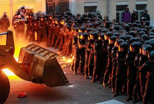 Чтобы никогда не забыть: 60 самых впечатляющих кадров Евромайдана в Киеве. ФОТОрепортаж Чтобы никогда не забыть: 60 самых впечатляющих кадров Евромайдана в Киеве. ФОТОрепортаж