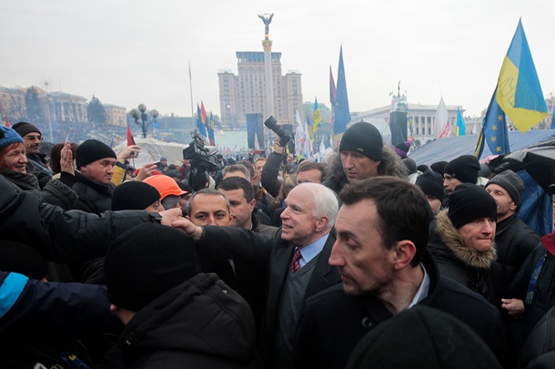 На Майдан посмотреть и себя показать. Фотоподборка западных политиков на митингах в Киеве На Майдан посмотреть и себя показать. Фотоподборка западных политиков на митингах в Киеве