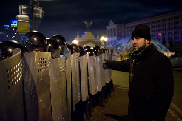 Начало штурма Евромайдана. Фоторепортаж из центра Киева в ночь на 11 декабря Начало штурма Евромайдана. Фоторепортаж из центра Киева в ночь на 11 декабря