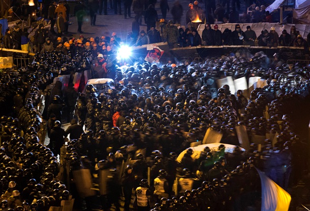 Начало штурма Евромайдана. Фоторепортаж из центра Киева в ночь на 11 декабря Начало штурма Евромайдана. Фоторепортаж из центра Киева в ночь на 11 декабря
