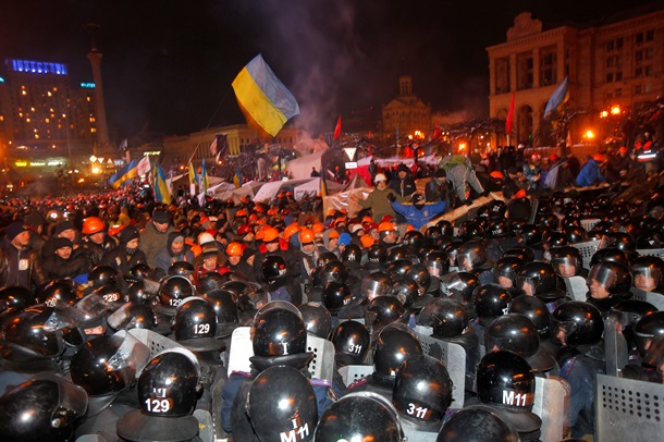 Начало штурма Евромайдана. Фоторепортаж из центра Киева в ночь на 11 декабря