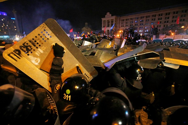 Начало штурма Евромайдана. Фоторепортаж из центра Киева в ночь на 11 декабря