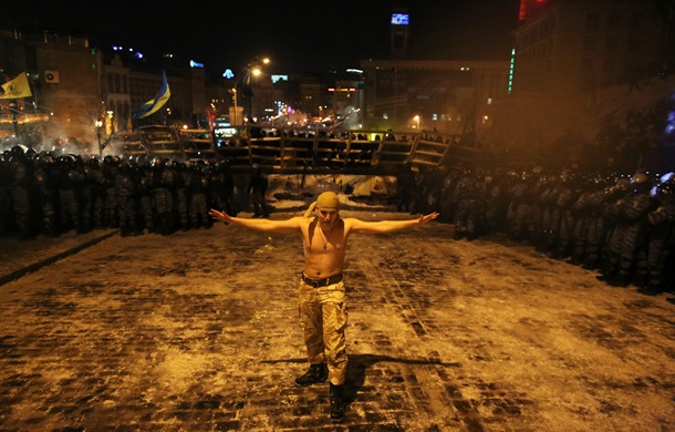 Начало штурма Евромайдана. Фоторепортаж из центра Киева в ночь на 11 декабря