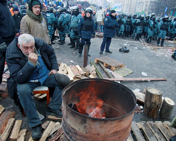 Начало штурма Евромайдана. Фоторепортаж из центра Киева в ночь на 11 декабря