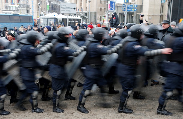 Начало штурма Евромайдана. Фоторепортаж из центра Киева в ночь на 11 декабря