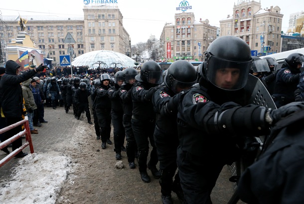 Начало штурма Евромайдана. Фоторепортаж из центра Киева в ночь на 11 декабря