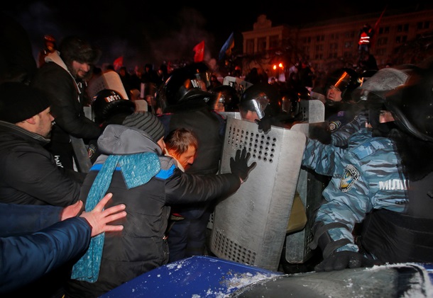 Начало штурма Евромайдана. Фоторепортаж из центра Киева в ночь на 11 декабря