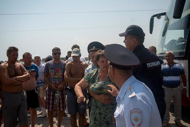 Керченская переправа: отдых, боль и ярость. ФОТОрепортаж Керченская переправа: отдых, боль и ярость. ФОТОрепортаж