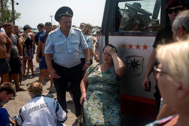 Керченская переправа: отдых, боль и ярость. ФОТОрепортаж Керченская переправа: отдых, боль и ярость. ФОТОрепортаж