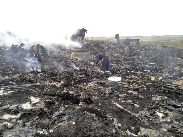 Последствия расстрела российскими боевиками малайзийского Боинга. ФОТОрепортаж