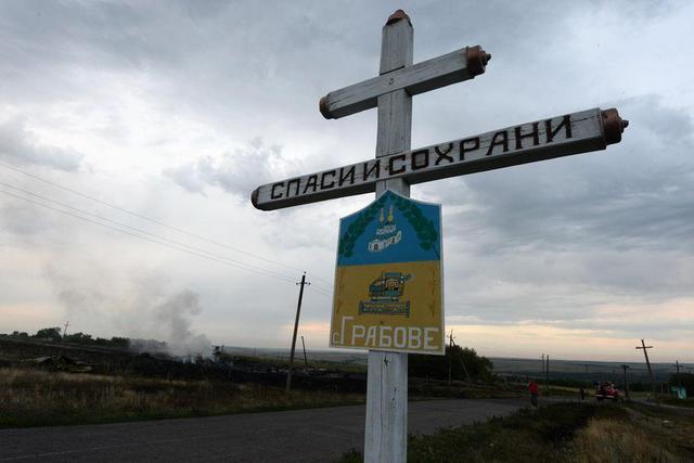 Последствия расстрела российскими боевиками малайзийского Боинга. ФОТОрепортаж Последствия расстрела российскими боевиками малайзийского Боинга. ФОТОрепортаж