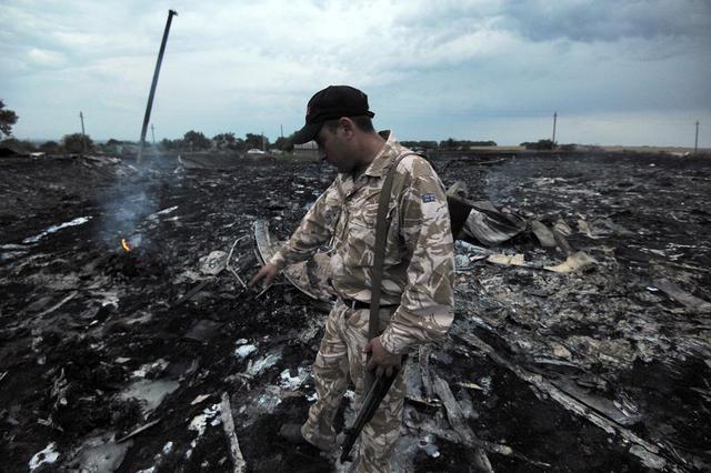 Последствия расстрела российскими боевиками малайзийского Боинга. ФОТОрепортаж Последствия расстрела российскими боевиками малайзийского Боинга. ФОТОрепортаж