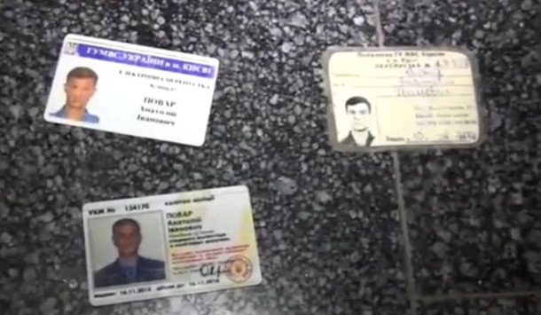 Активисты Евромайдана задержали двух пьяных милиционеров Активисты Евромайдана задержали двух пьяных милиционеров