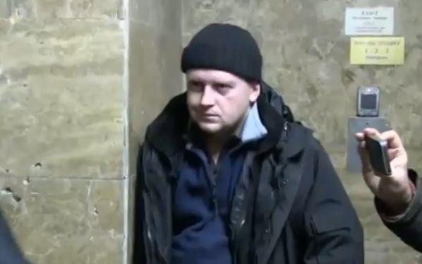Активисты Евромайдана задержали двух пьяных милиционеров Активисты Евромайдана задержали двух пьяных милиционеров