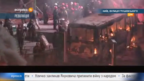 Милиция попыталась разогнать демонстрантов водометом: Скорая забрала с десяток раненых. Милиция попыталась разогнать демонстрантов водометом: Скорая забрала с десяток раненых.