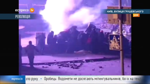 Милиция попыталась разогнать демонстрантов водометом: Скорая забрала с десяток раненых. Милиция попыталась разогнать демонстрантов водометом: Скорая забрала с десяток раненых.
