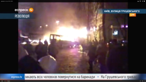 Милиция попыталась разогнать демонстрантов водометом: Скорая забрала с десяток раненых. Милиция попыталась разогнать демонстрантов водометом: Скорая забрала с десяток раненых.