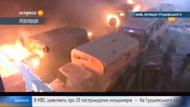 Милиция попыталась разогнать демонстрантов водометом: Скорая забрала с десяток раненых. Милиция попыталась разогнать демонстрантов водометом: Скорая забрала с десяток раненых.