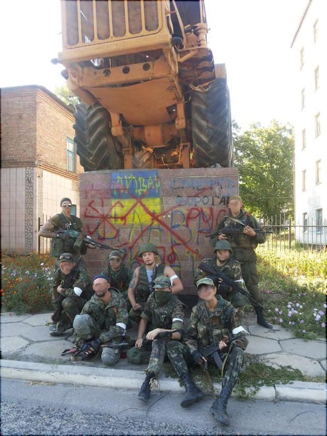 На фоне искалеченных тел украинских воинов фотографировался Алексей Мильчаков - маньяк-фашист из Петербурга. ФОТОрепортаж На фоне искалеченных тел украинских воинов фотографировался Алексей Мильчаков - маньяк-фашист из Петербурга. ФОТОрепортаж