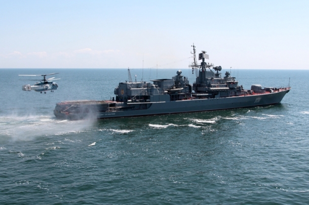 Флагман ВМС Украины Сагайдачный вернулся в Черное море во главе авианосной группы ВМС США