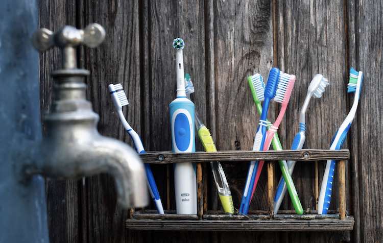 Зубна щітка: Час для заміни how-often-to-change-hygiene-items6.jpg