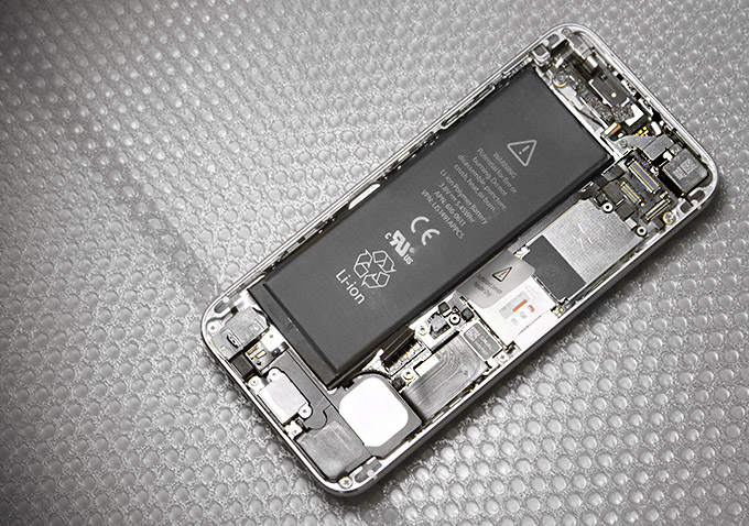 Инструкция для тех, кто утопил iPhone в воде. Инструкция для тех, кто утопил iPhone в воде.